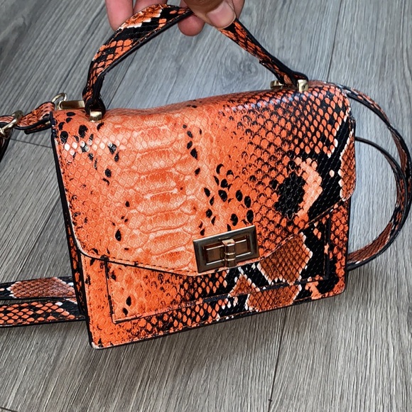 PRETTYLITTLETHING Mini Cross Body Snake Printed Bag - Picture 3 of 12